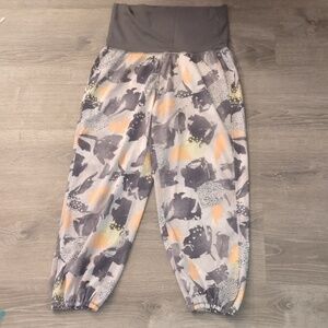 Lululemon Om PantMini Art Pop White Multi / Slate size 8